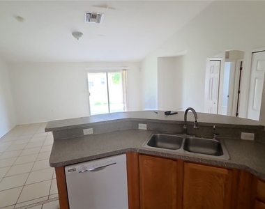 832 Palomino Street E - Photo Thumbnail 5