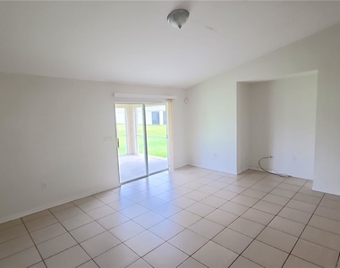 832 Palomino Street E - Photo Thumbnail 6