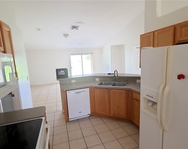 832 Palomino Street E - Photo Thumbnail 4