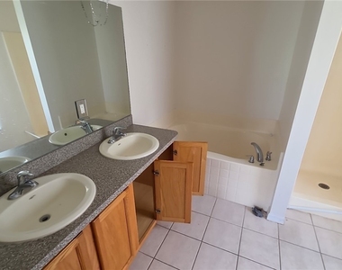 832 Palomino Street E - Photo Thumbnail 9