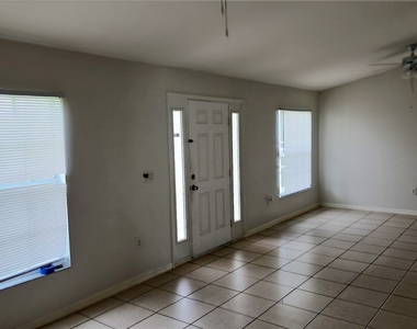 832 Palomino Street E - Photo Thumbnail 2