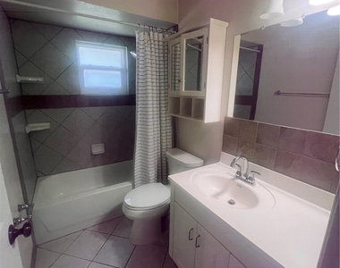1015 Se 25th Terrace - Photo Thumbnail 8
