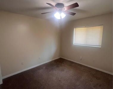 1015 Se 25th Terrace - Photo Thumbnail 7