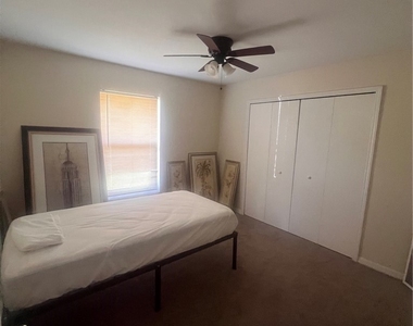 1015 Se 25th Terrace - Photo Thumbnail 9