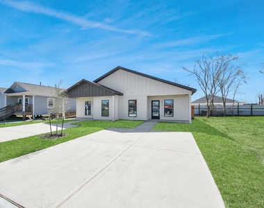 9824 Nedwald Street - Photo Thumbnail 3