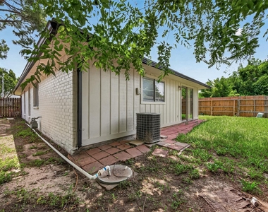 10814 Parkland Woods Drive - Photo Thumbnail 22