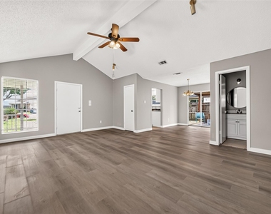 10814 Parkland Woods Drive - Photo Thumbnail 11
