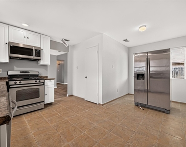 10814 Parkland Woods Drive - Photo Thumbnail 7