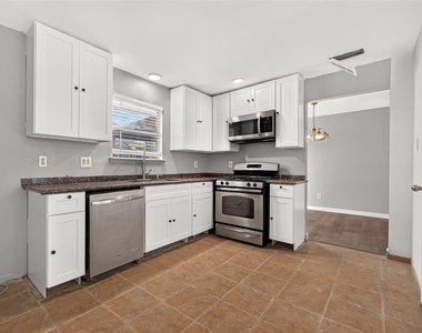 10814 Parkland Woods Drive - Photo Thumbnail 5