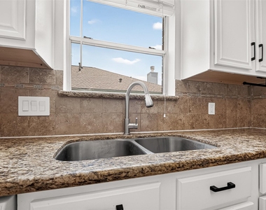 9710 Berkshire Trace - Photo Thumbnail 10