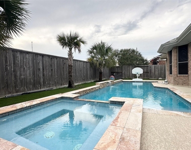 17815 Gables Bend Drive - Photo Thumbnail 12