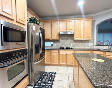 17815 Gables Bend Drive - Photo Thumbnail 8