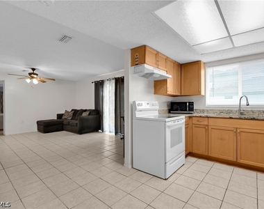 423 Se 24th Avenue - Photo Thumbnail 2