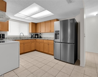 423 Se 24th Avenue - Photo Thumbnail 1