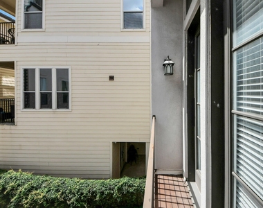 1716 Stuart Street - Photo Thumbnail 12