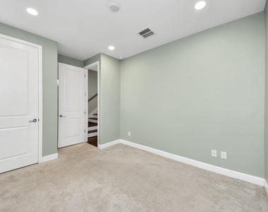 1716 Stuart Street - Photo Thumbnail 32
