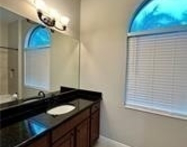 1581 Serrano Circle - Photo Thumbnail 8