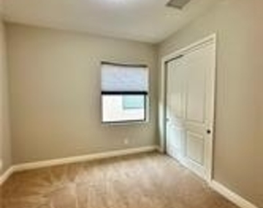 1581 Serrano Circle - Photo Thumbnail 10