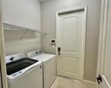 1581 Serrano Circle - Photo Thumbnail 12