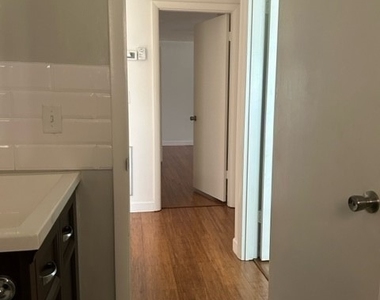 656 Palm View Drive - Photo Thumbnail 9