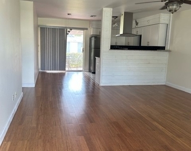 656 Palm View Drive - Photo Thumbnail 5