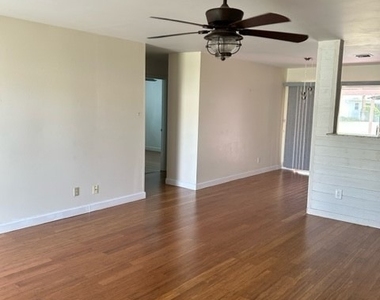 656 Palm View Drive - Photo Thumbnail 6