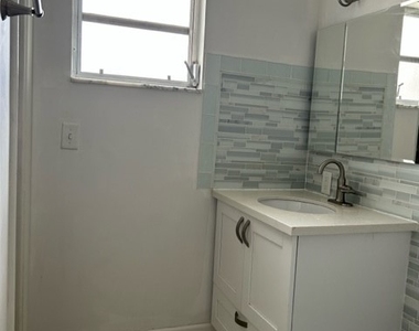656 Palm View Drive - Photo Thumbnail 13