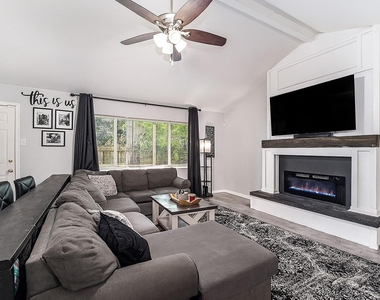 12215 Hillcroft Street - Photo Thumbnail 8