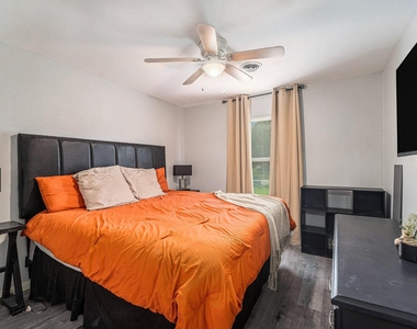 12215 Hillcroft Street - Photo Thumbnail 18