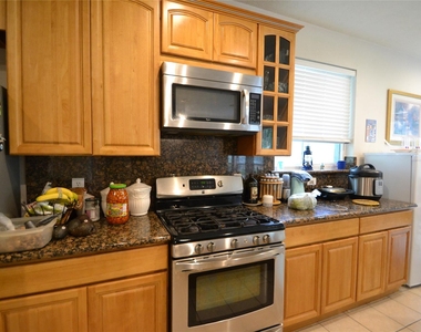 12110 Laurel Court - Photo Thumbnail 9