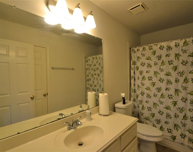 12110 Laurel Court - Photo Thumbnail 15
