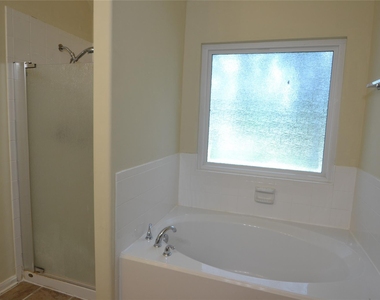 12110 Laurel Court - Photo Thumbnail 9