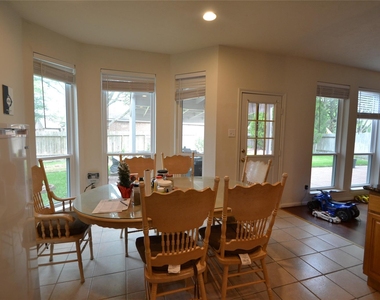 12110 Laurel Court - Photo Thumbnail 14