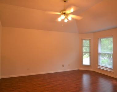 12110 Laurel Court - Photo Thumbnail 8