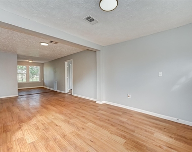 7946 Jutland Road - Photo Thumbnail 3
