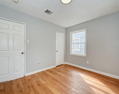 7946 Jutland Road - Photo Thumbnail 9