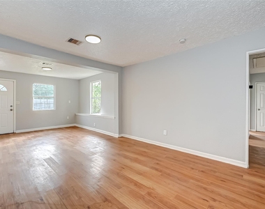 7946 Jutland Road - Photo Thumbnail 2