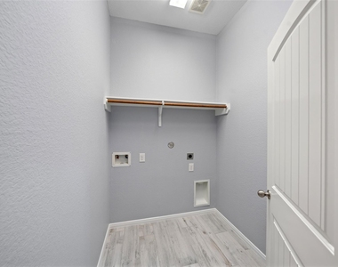 2406 Winter Trail Drive - Photo Thumbnail 28