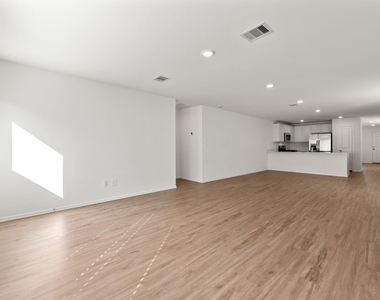 17747 Pemswood Drive - Photo Thumbnail 2