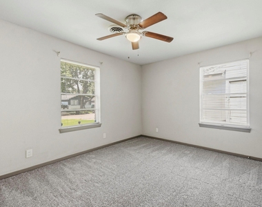 5413 Vae Drive - Photo Thumbnail 2