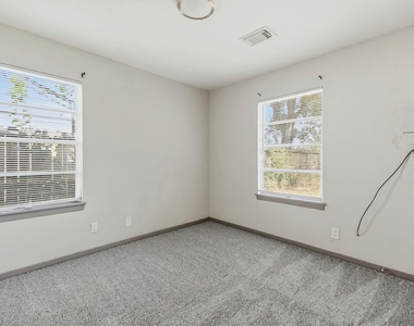 5413 Vae Drive - Photo Thumbnail 4