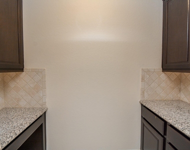 23610 Esperia Street - Photo Thumbnail 13