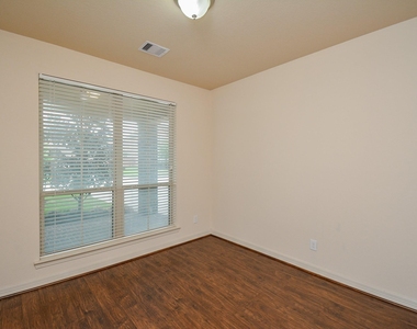 23610 Esperia Street - Photo Thumbnail 3