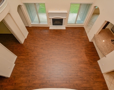 23610 Esperia Street - Photo Thumbnail 4