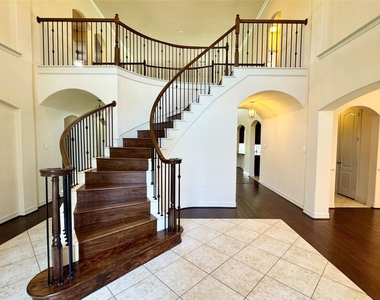 23610 Esperia Street - Photo Thumbnail 5