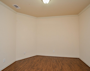 23610 Esperia Street - Photo Thumbnail 20