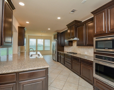 23610 Esperia Street - Photo Thumbnail 9