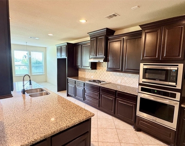 23610 Esperia Street - Photo Thumbnail 33