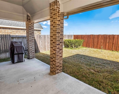 8807 Seguin Cove Lane - Photo Thumbnail 27