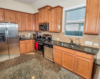 8807 Seguin Cove Lane - Photo Thumbnail 7